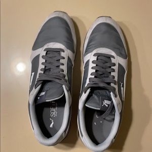 Excellent condition puma sneakers in Grey